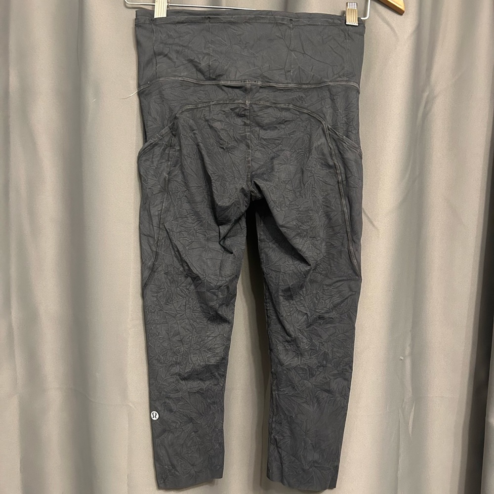Lulu lemon capris